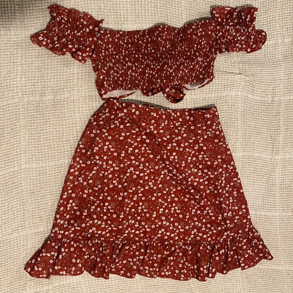 Two-Piece Floral Set - Picture 3 of 4